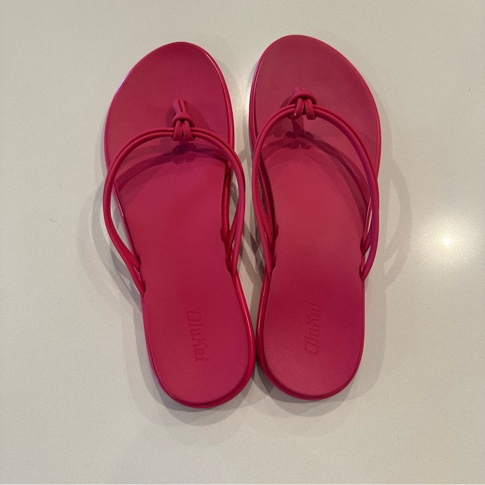 OluKai Women's Aka Bright Pink Sandals Size‎ 10